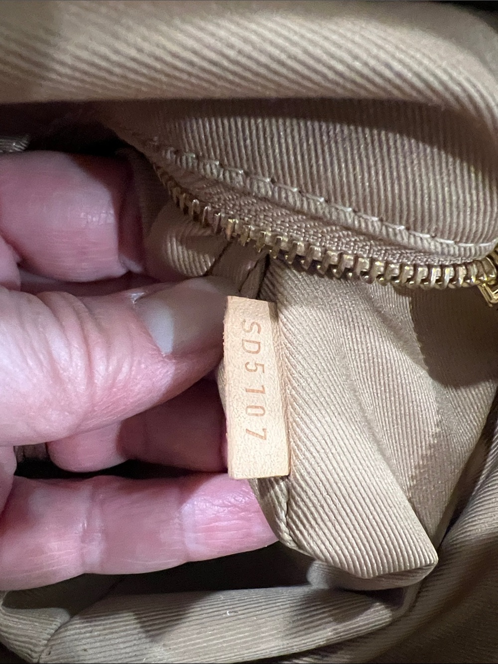 Louis Vuitton Monogram Canvas Shoulder Bag in Dark Brown with Vachetta Trim - Picture 10 of 11
